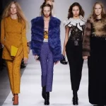 На сегодняшний день индустрия моды переживает настоящие перемены: давно исчезла привычная устоявшаяся иерархия, где одни имена ассоциировались с вершиной стиля, а другие — уходили на второй план. В центре внимания оказались фигуры, о которых раньше не говорили как о лидерах,— именно они теперь определяют новые тенденции и задают моду для поколений.